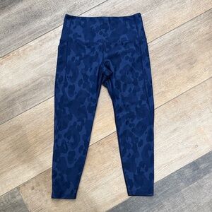 DSG Women’s Sz L Navy Leopard Patterned Leggings